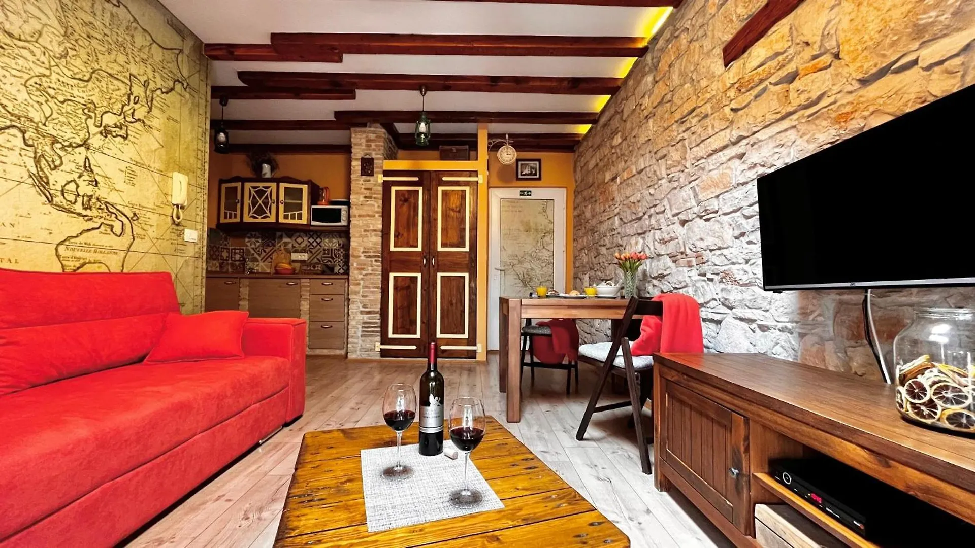 Apartments Clerisseau Pula 0*,